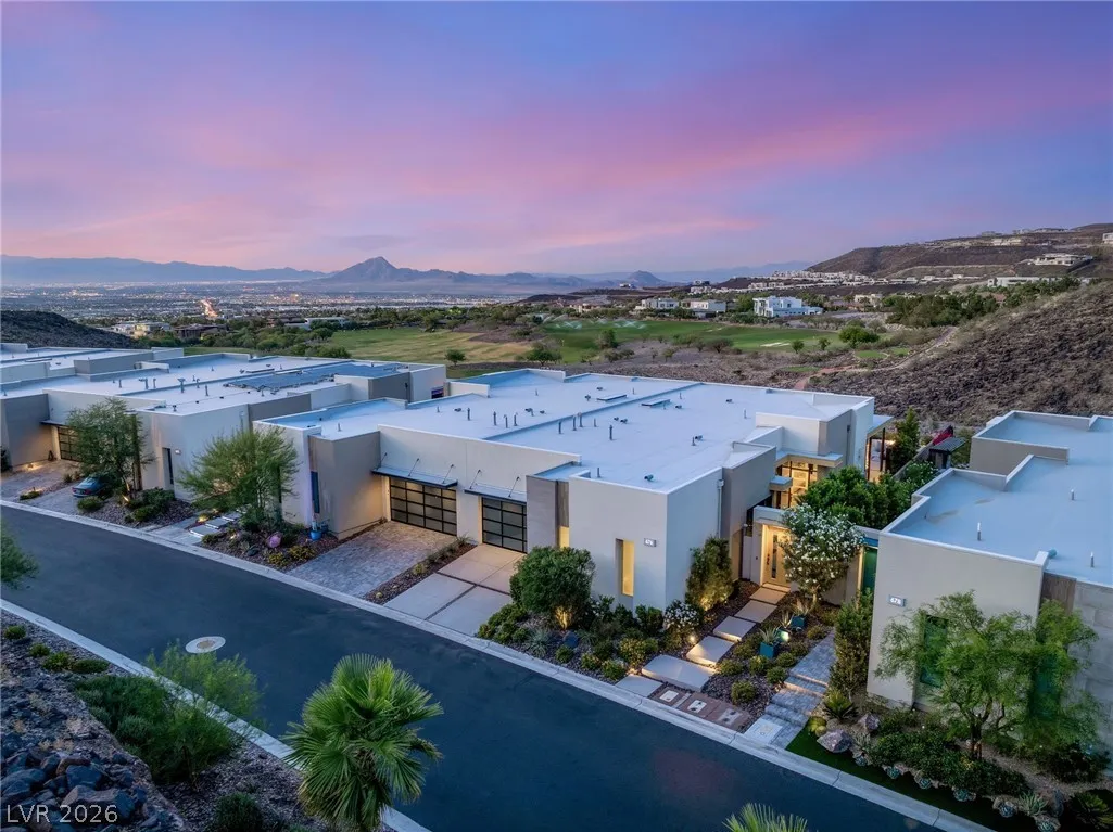 676 Scenic Cliff Dr, Henderson, NV